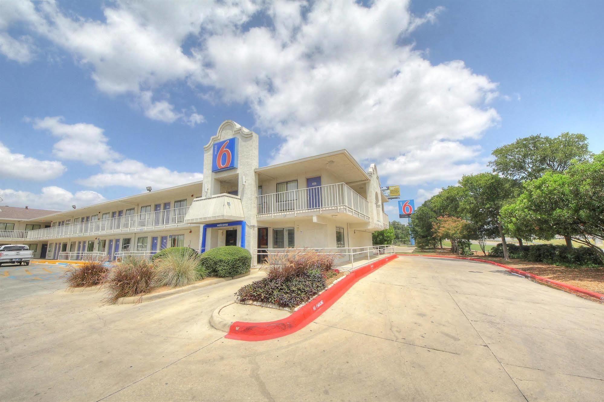 Motel 6 San Antonio, Tx Six Flags Fiesta Tx - La Cantera Area Exterior photo